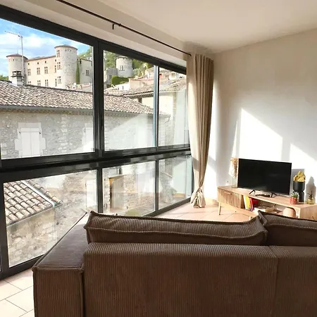 Sejour Cosy Avec Vue Sur Chateau A Apartment Vogue